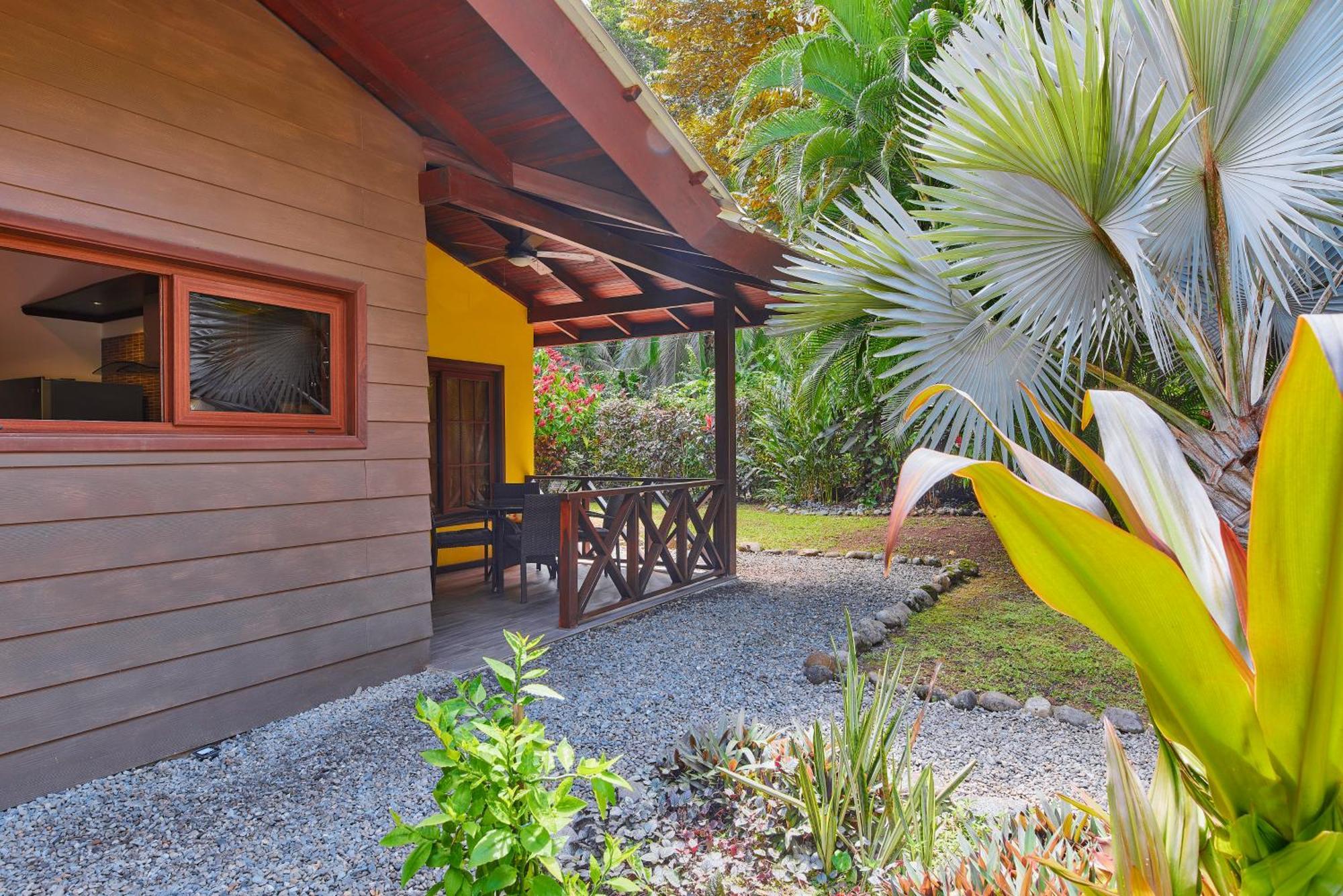 Oasi Apartment Cahuita Exterior photo