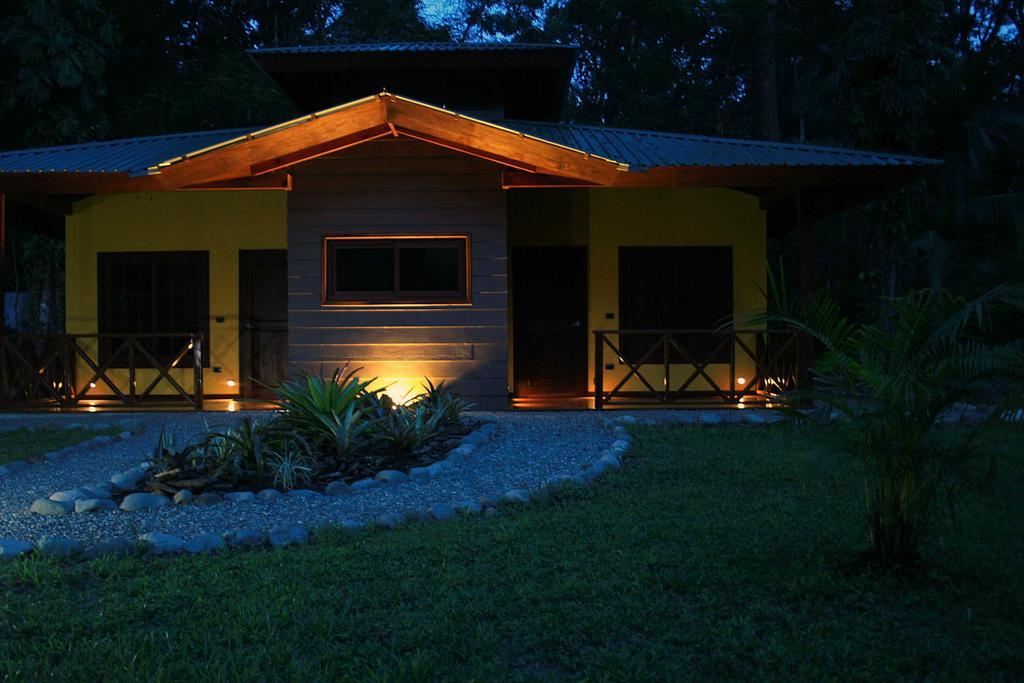 Oasi Apartment Cahuita Exterior photo